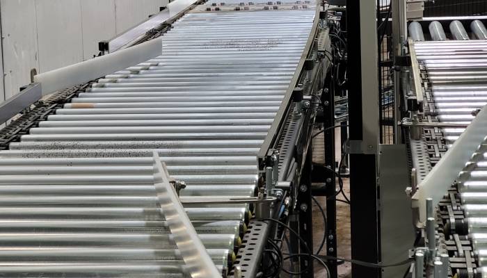 What are the current trends in conveyor systems in the food and beverage industries?